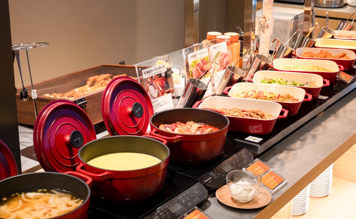 コンフォートホテルERA札幌北口　コンフォートライブラリーカフェ