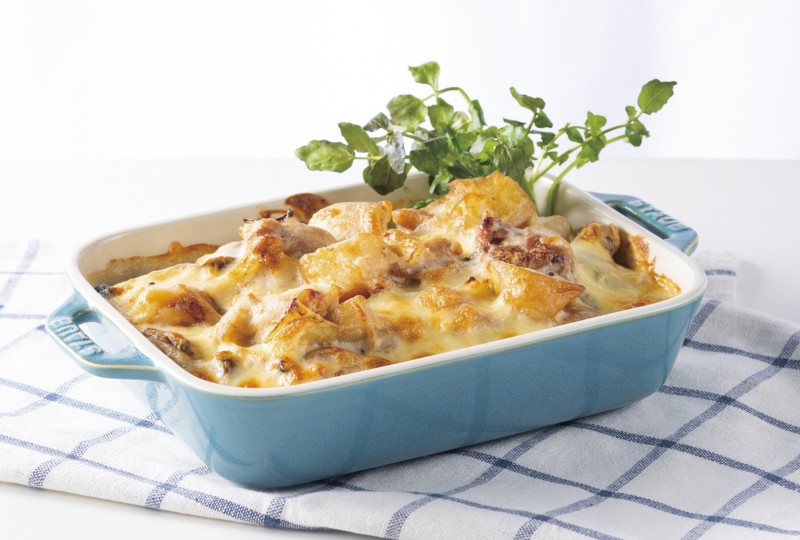 【神戸三宮限定地産地消メニュー】（日替わり）神戸ミルクのチキンポテトグラタン