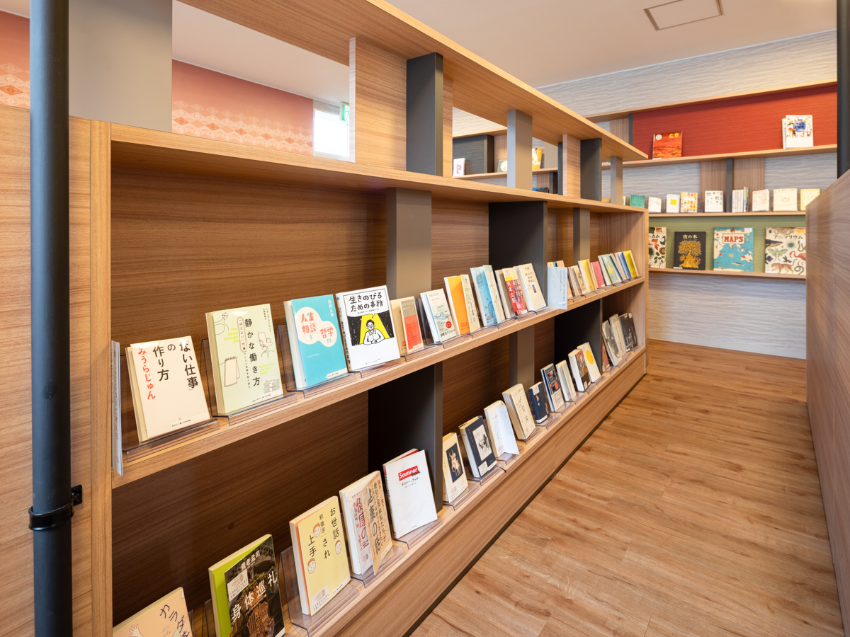 【ライブラリーカフェ】プロが選書した書籍をお楽しみいただけます