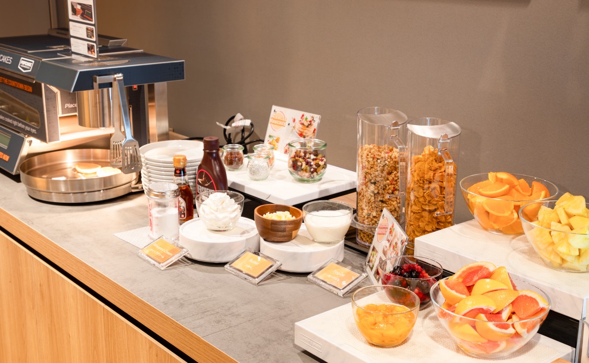 コンフォートホテルERA札幌北口　コンフォートライブラリーカフェ