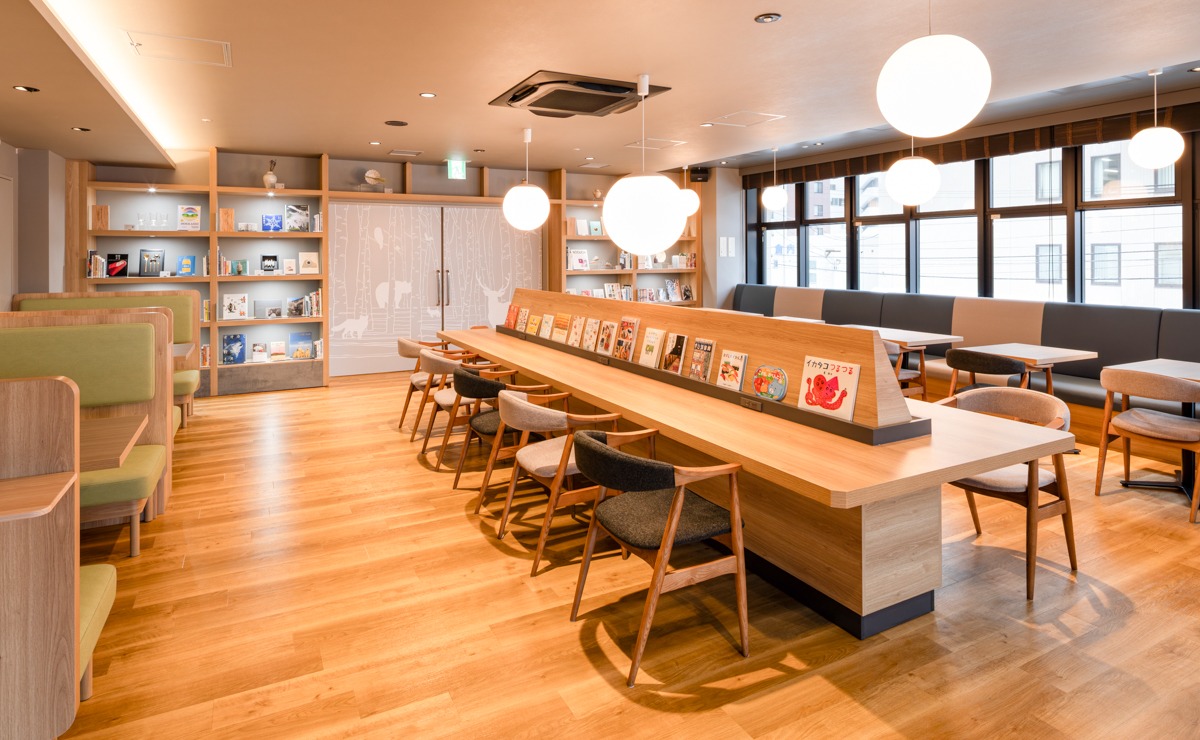 コンフォートホテルERA札幌北口　コンフォートライブラリーカフェ