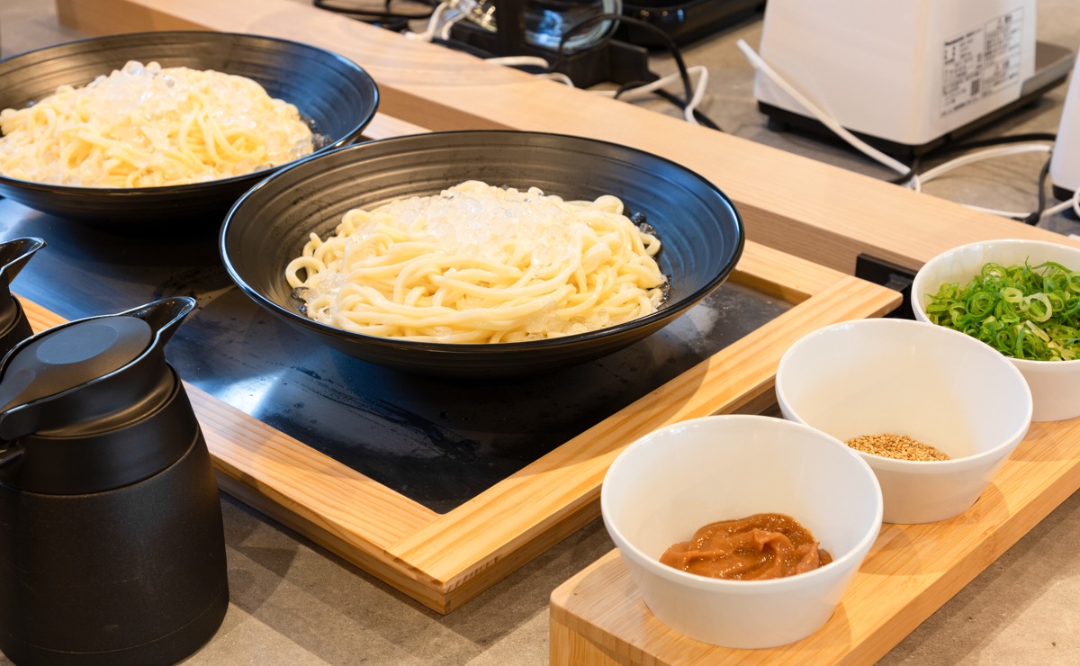 朝食提供風景_地産地消メニュー　冷やし梅うどん