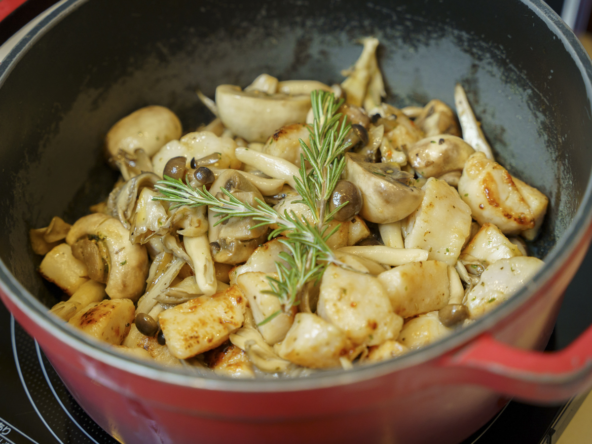 【札幌北口限定ご当地メニュー】帆立と茸のバター焼き