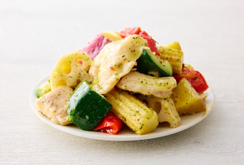 鶏肉とごろごろ野菜のバジルソース