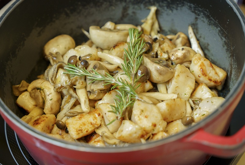 【札幌北口限定ご当地メニュー】帆立と茸のバター焼き