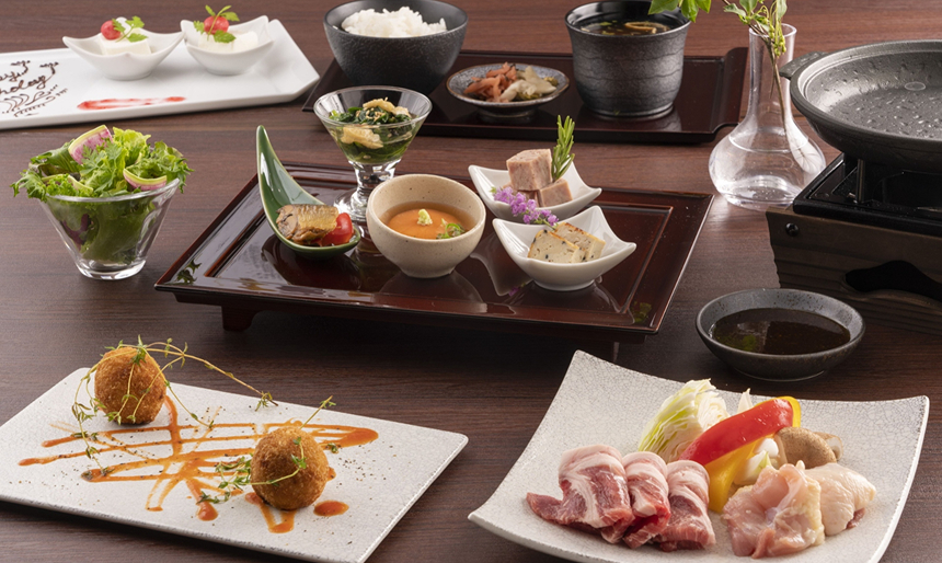 飛騨ブランド豚と地鶏の陶板焼き