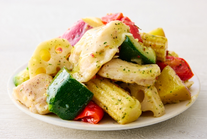 鶏肉とごろごろ野菜のバジルソース