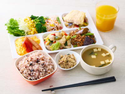 朝食盛り付け例