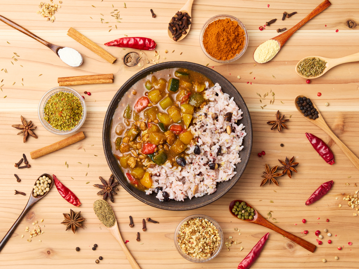 6種のスパイスから自由にチョイス。今日の気分に合わせて自分好みにアレンジ!