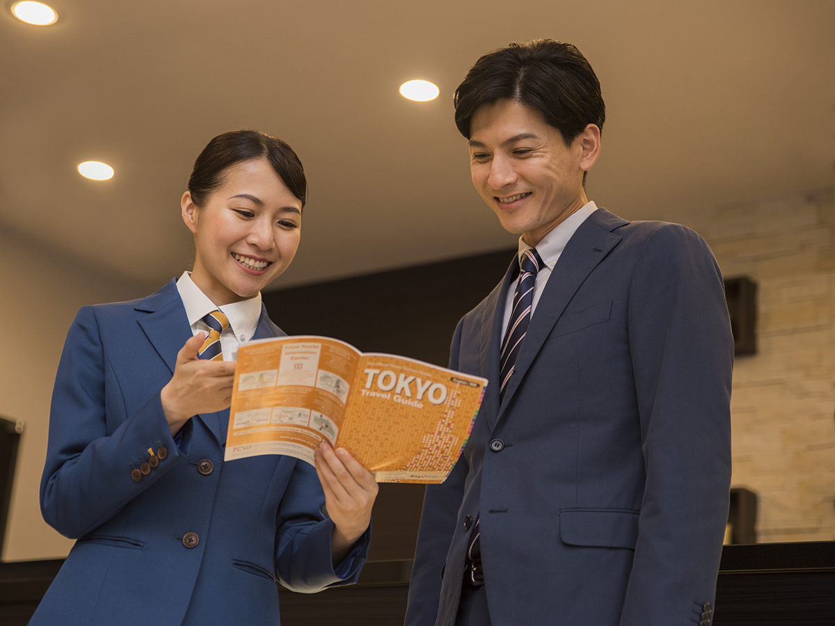 ホテルスタッフ　接客のようす