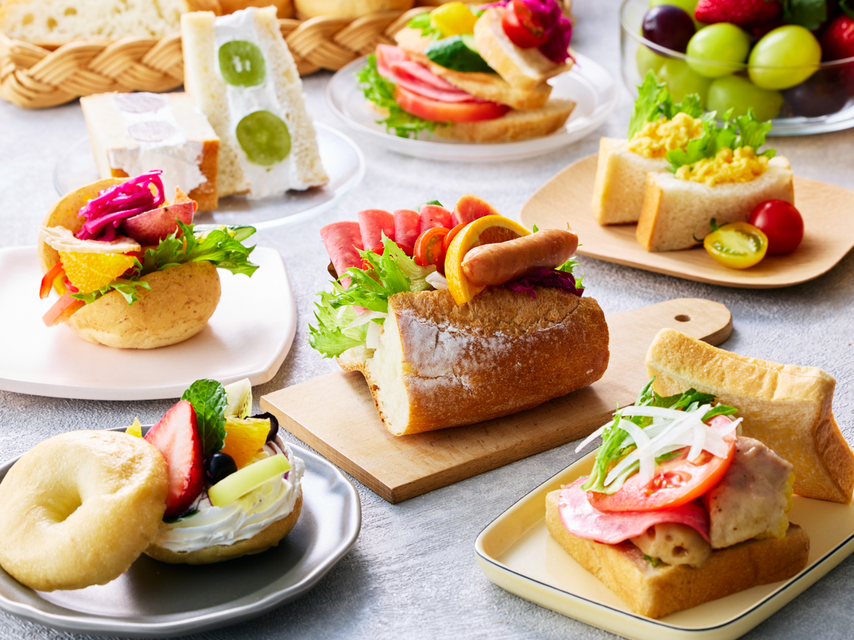 お好きなパンにお好きな具材をはさんで食べるオープンサンドは、今朝の気分に合わせて自分スタイルで。