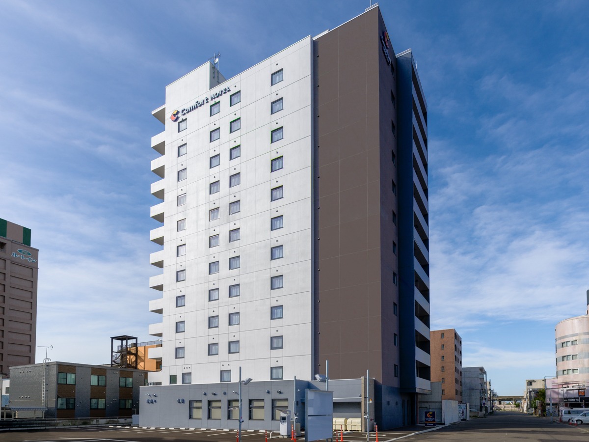 https://www.choice-hotels.jp/datas/コンフォートホテル千歳　外観