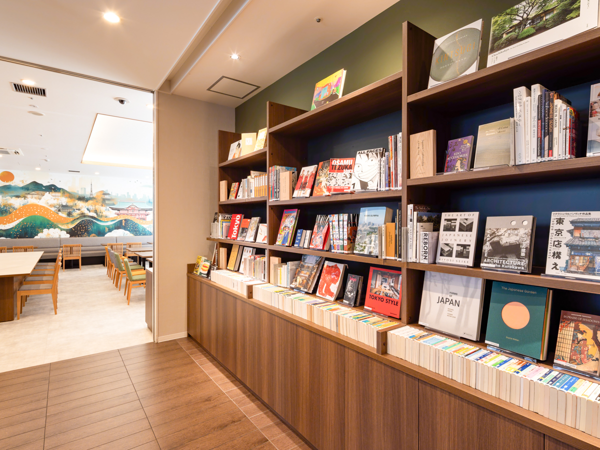 コンフォートホテルERA東京東神田　コンフォートライブラリーカフェ