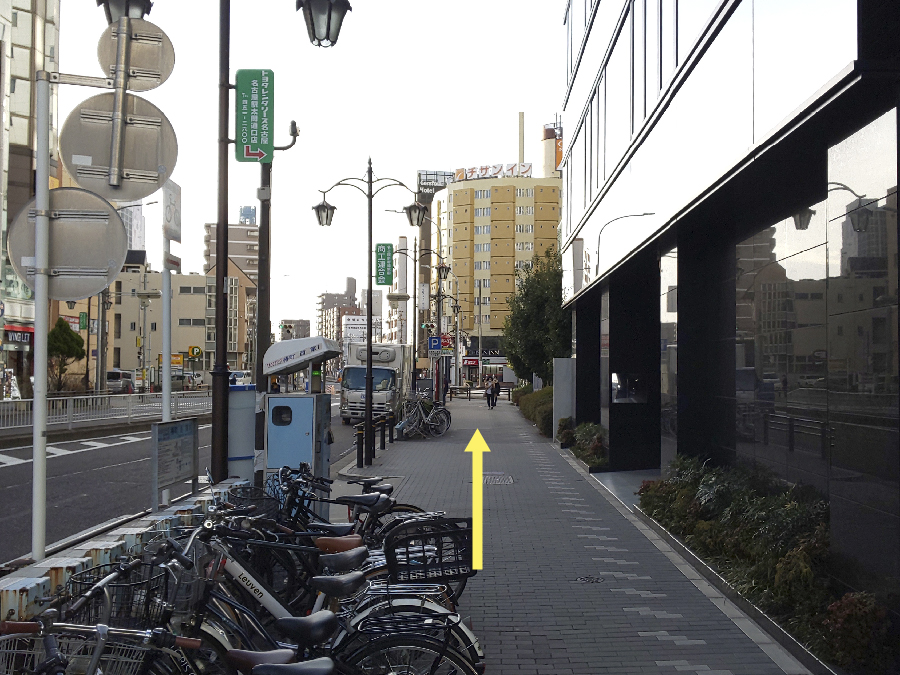 ⑥名鉄イン名古屋新幹線口(ホテル)前の横断歩道を渡り、さらに直進すると右手にホテルが見えます。