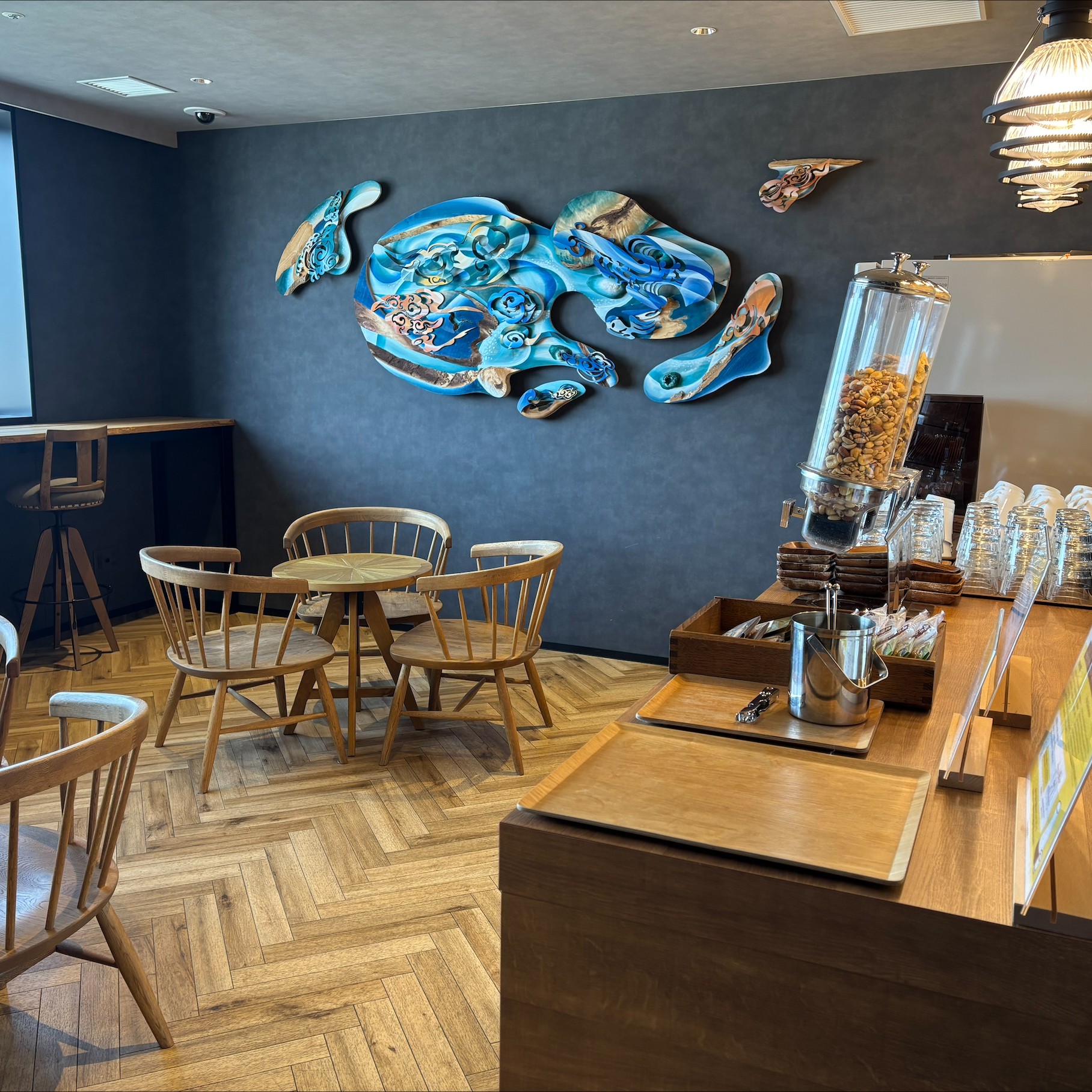 8階ラウンジ内観