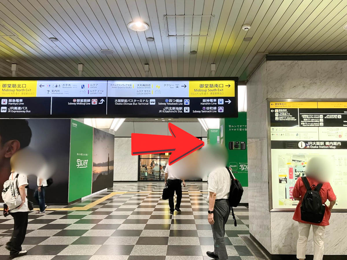 ①JR大阪駅【御堂筋口】の改札を出て、右手の【御堂筋南口・地下鉄】方面へ進みます。