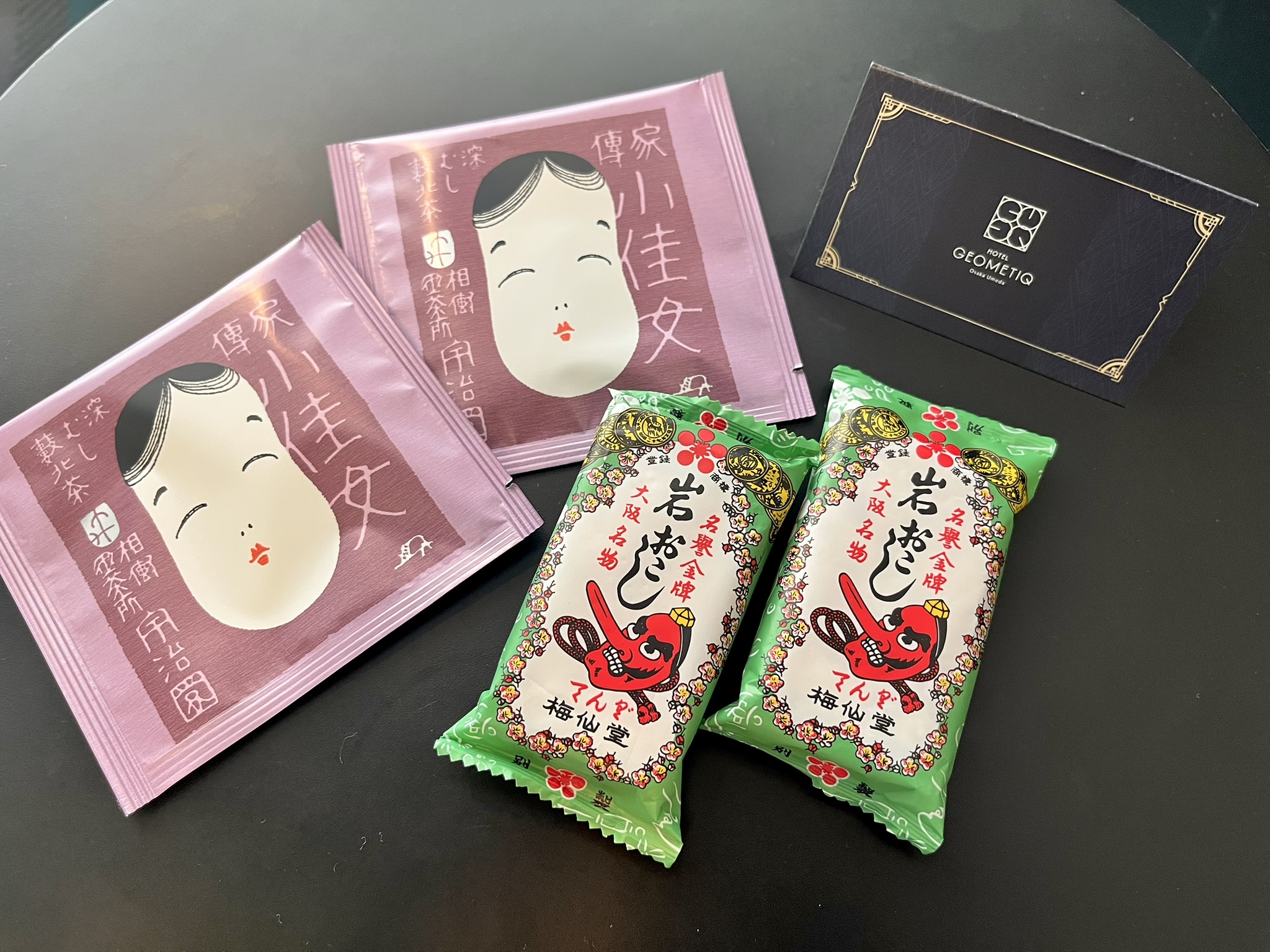 大阪の老舗の煎茶とお菓子
