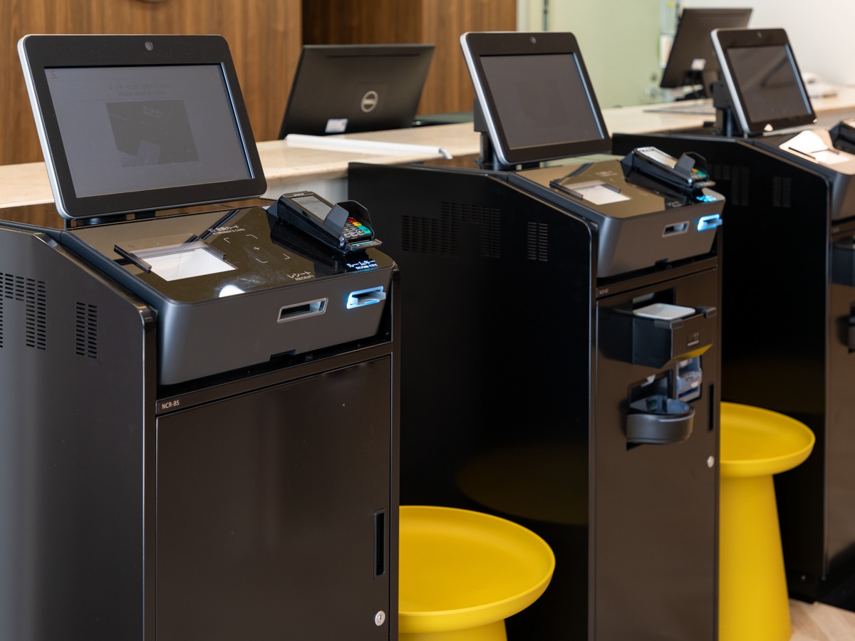 【セルフチェックイン・アウト機】できる限り接触を軽減し、スムーズにお部屋まで向かうことができます。