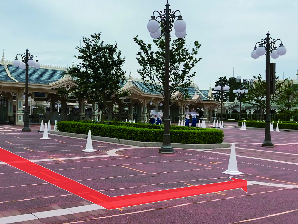 ①エントランスを出て左手方向にある出口専用ゲートに向かって進んでください。