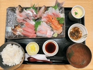 大垣お魚市場　厳選刺身定食