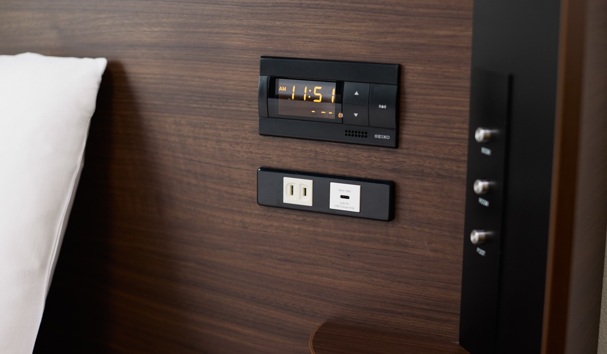 【ダブルエコノミー】枕元にコンセントを備えた便利な配置