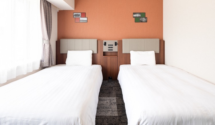 ツインスタンダード