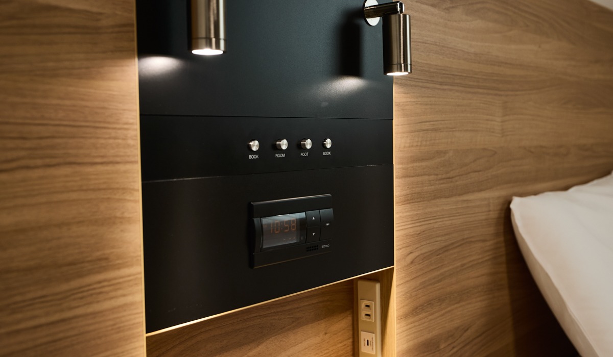 【ツインエコノミー】枕元にコンセントを備えた便利な配置