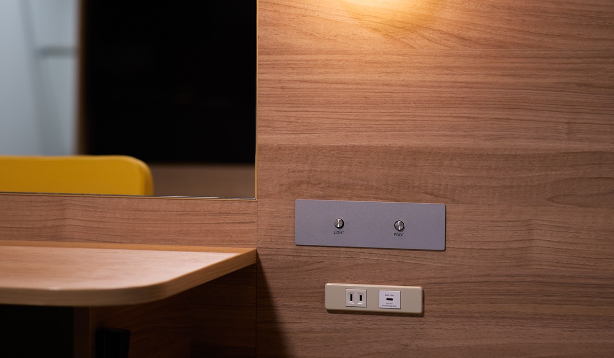 【ユニバーサルルーム】枕元にコンセントを備えた便利な配置