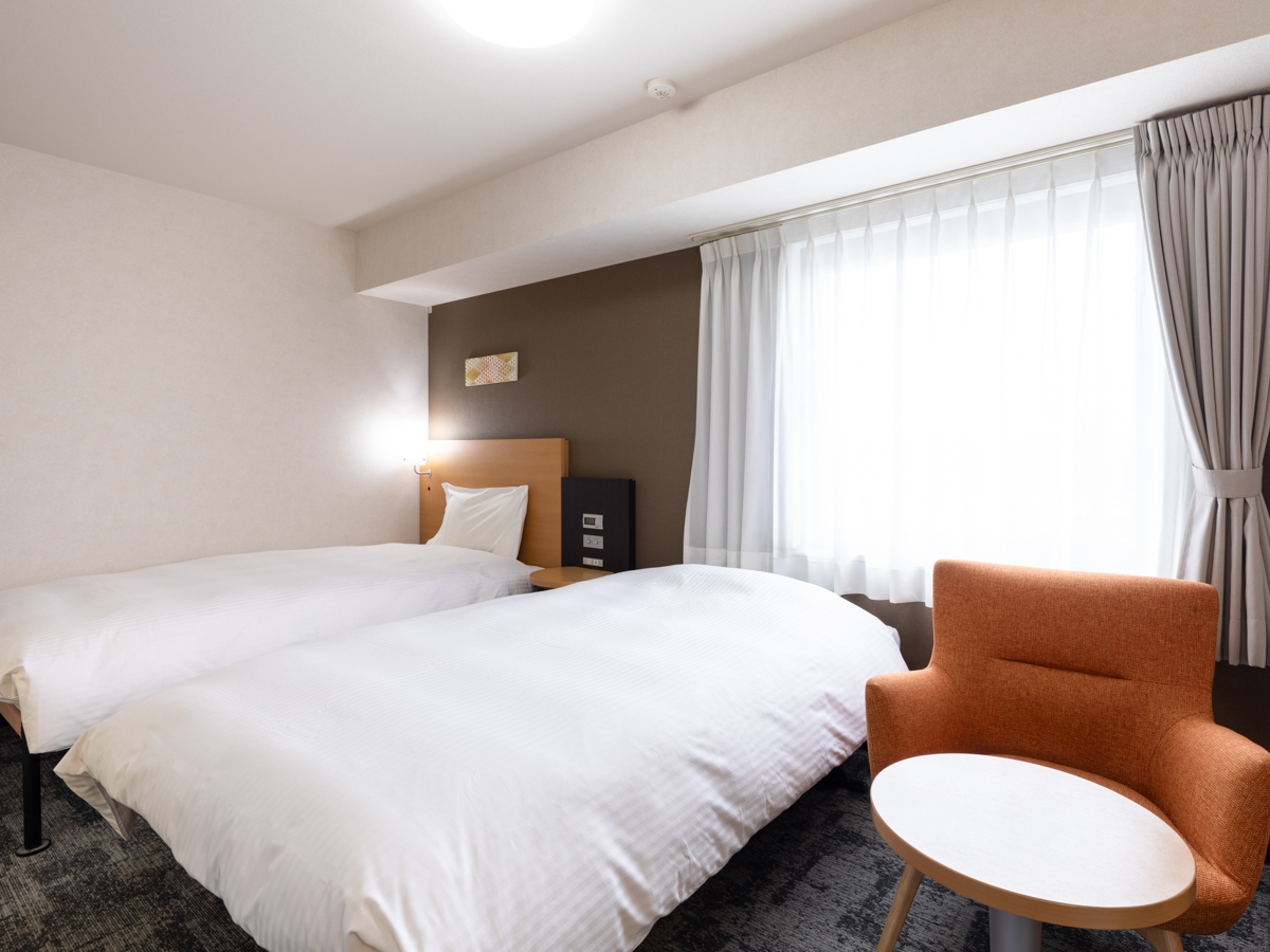 【ユニバーサルルーム】ベッド幅122cm◆バリアフリー設計のバスルーム