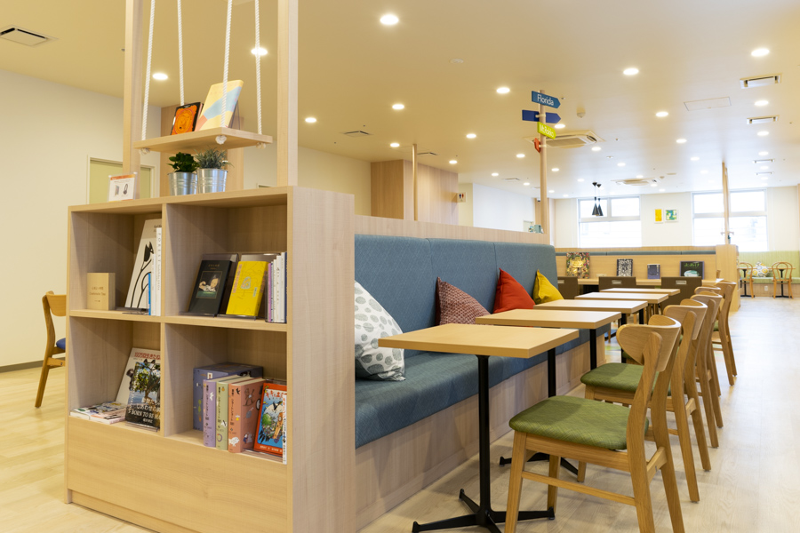 Comfort Library Cafe 公式 コンフォートホテル神戸三宮