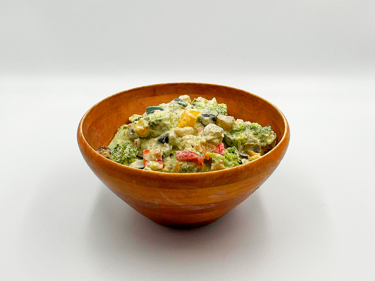 夏野菜とブロッコリーのバジルヨーグルトサラダ