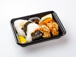 コンフォートホテル横浜関内_おにぎり&唐揚げ弁当